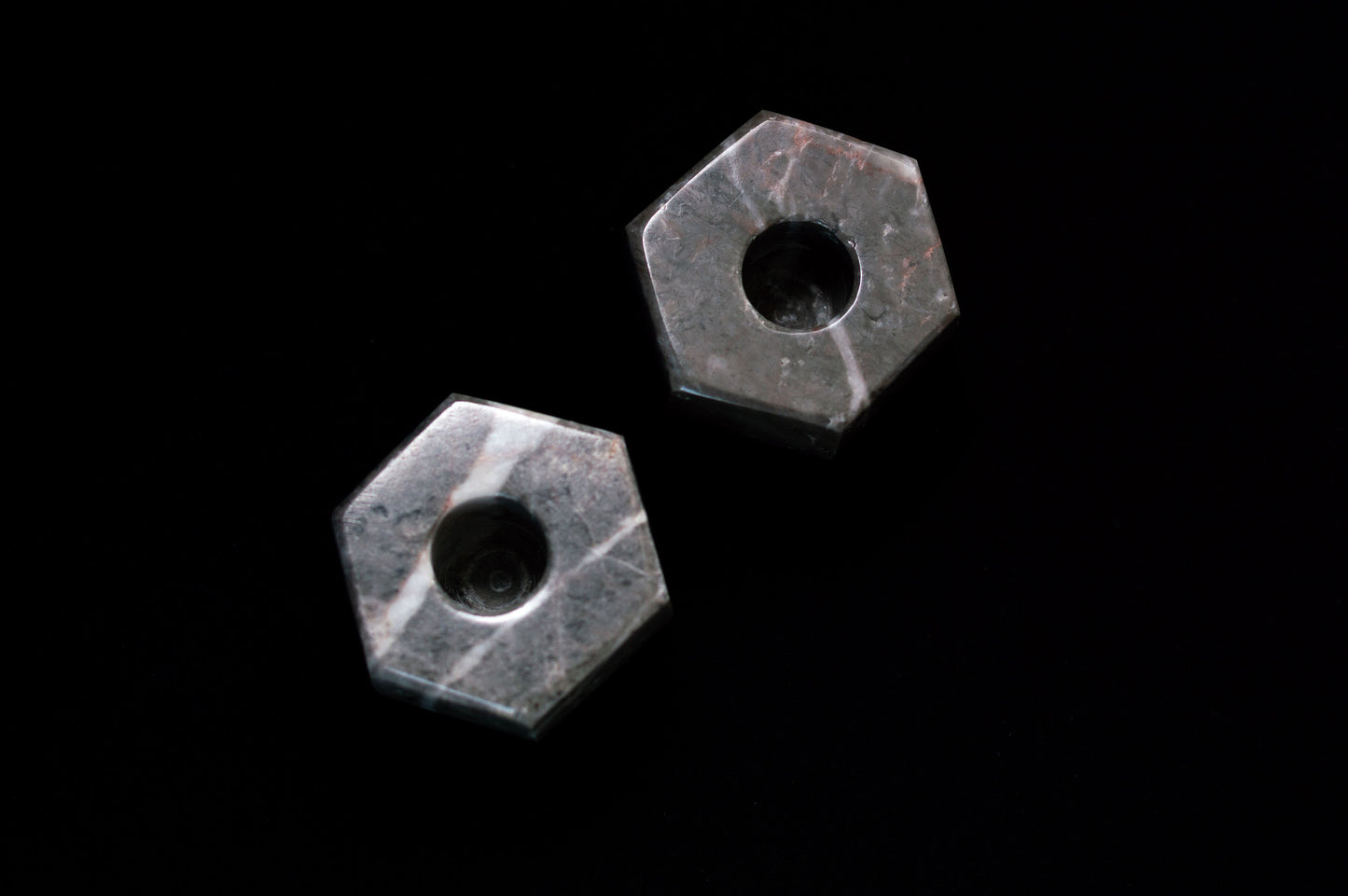 MIRKA JUEGO DE 2 PORTAVELAS HEXAGONAL