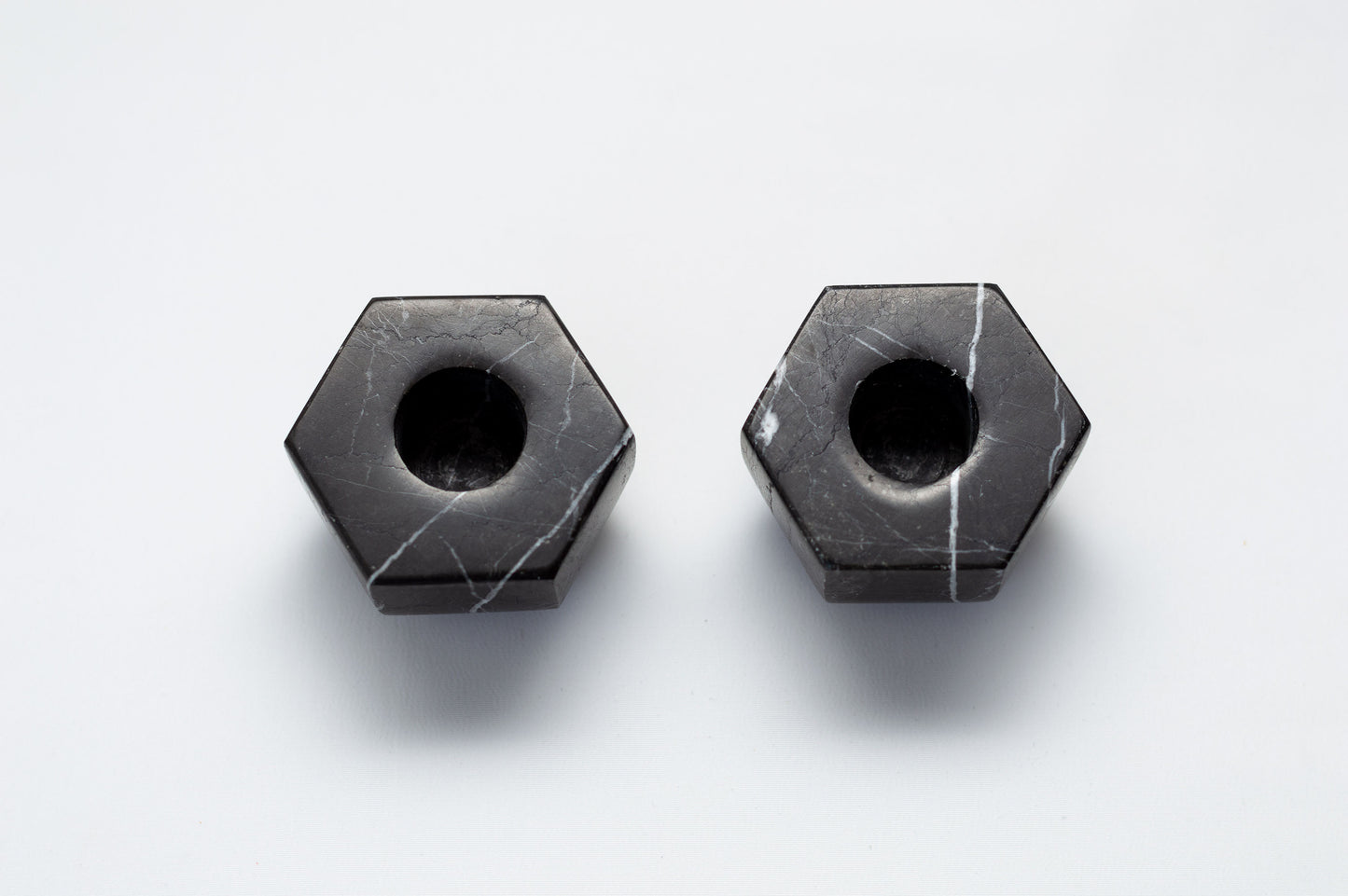 MIRKA JUEGO DE 2 PORTAVELAS HEXAGONAL